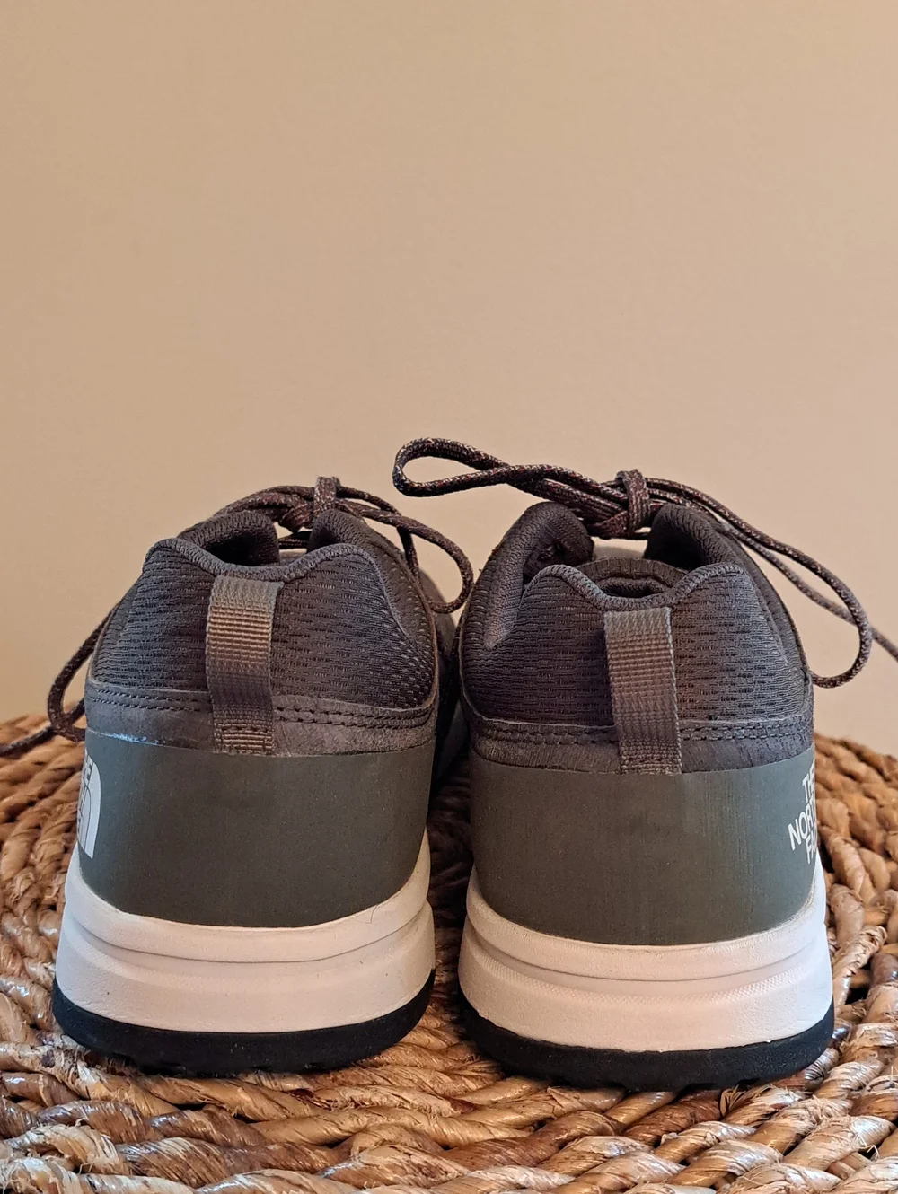 The North Face Mens Larimer Outdoor/Hiking/Activewear Olive Grey Sneakers 12.5